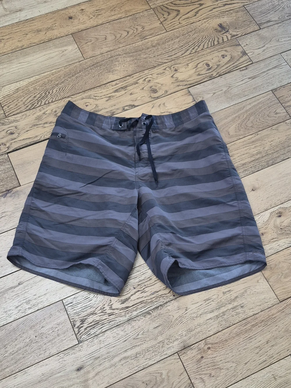 Patagonia Mens Wavefarer Boardshorts Swimsuit Swim Trunks Size 36 Striped